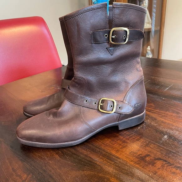 UGG LEATHER BOOTS, EUC, 8 - Picture 2 of 6